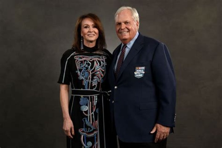 Linda Hendrick Age, Birthday, Wikipedia, Who, Nationality, Biography