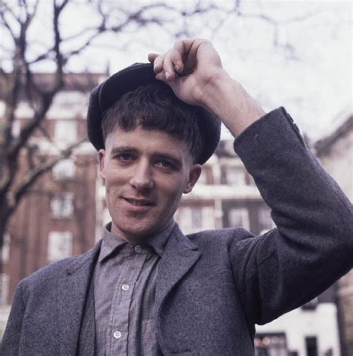 
Lou Gilbert Height, Weight, Net Worth, Age, Birthday, Wikipedia, Who, Nationality, Biography 